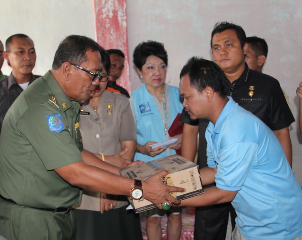 Pj Wali Kota Medan Bantu Korban Kebakaran Jalan Gaharu