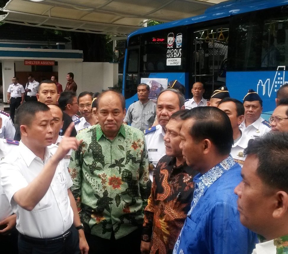 T.Tinggi Terima 2 Bus Angkutan Umum Dari Menhub-RI