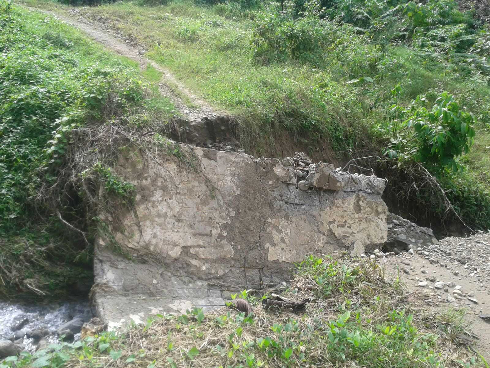 Diterjang Banjir Bandang Jembatan Beton Perkebunan Panto Punti Hancur