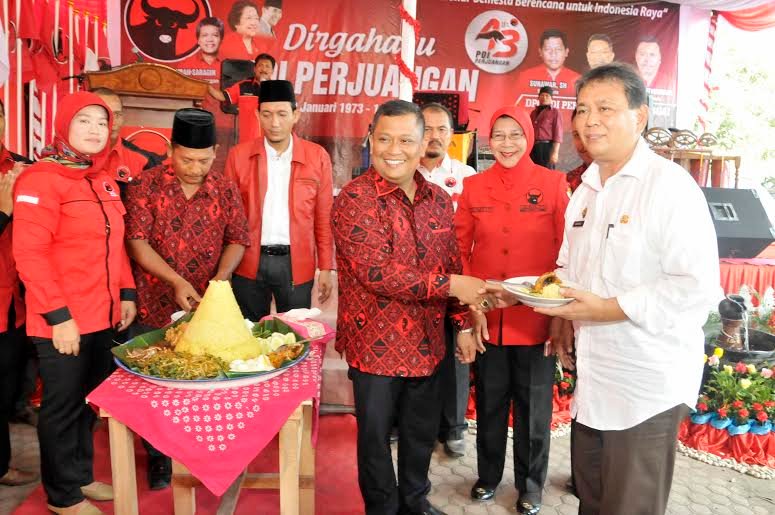 HUT ke-43 PDI-Perjuangan,   Pj. Bupati Alwin Sitorus: Parpol Faktor Pendukung Wujudkan Visi dan Misi Pembangunan Daerah
