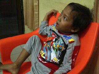 Kakek dan Bibi Tega Rantai  Kaki Bocah Usia 8 Tahun