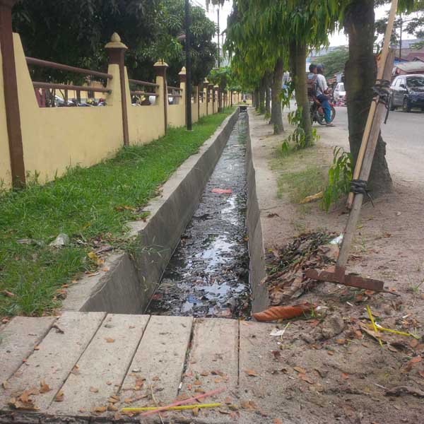 Lurah Lima Puluh Imbau Warga Buang Sampah Pada Tempatnya