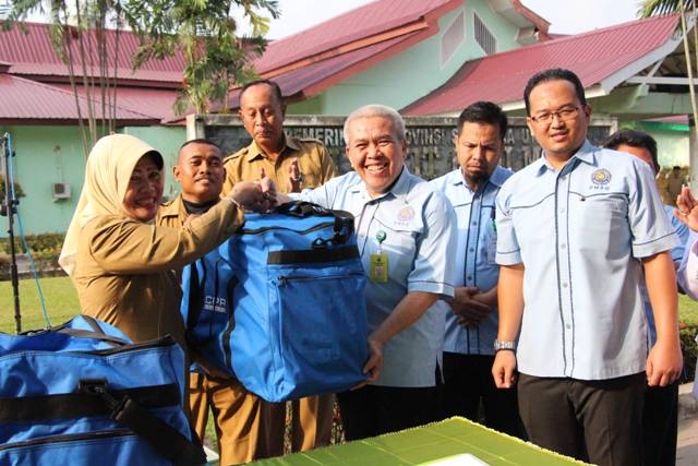 UMSU Bantu Peralatan Medis ke RS Haji Medan