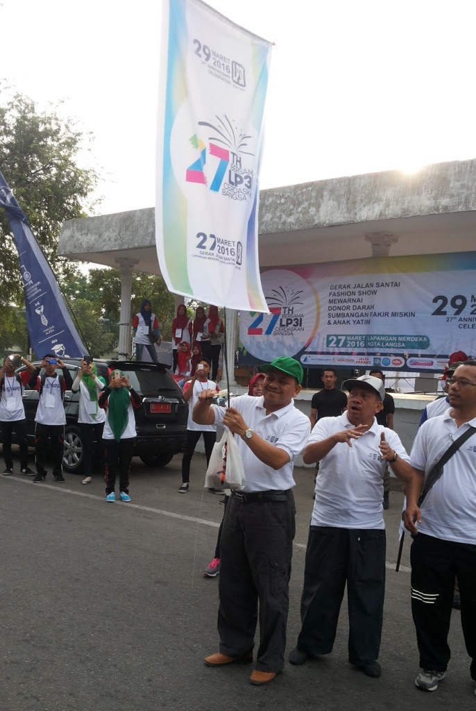 Ribuan Masyarakat Ikut Jalan Santai 