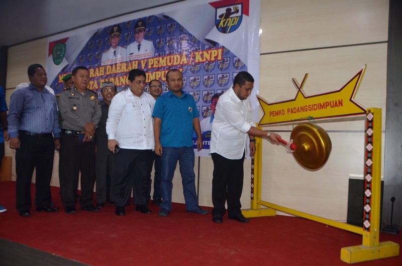 Wali Kota Ajak KNPI Bergandengan Tangan Majukan Padangsidimpuan