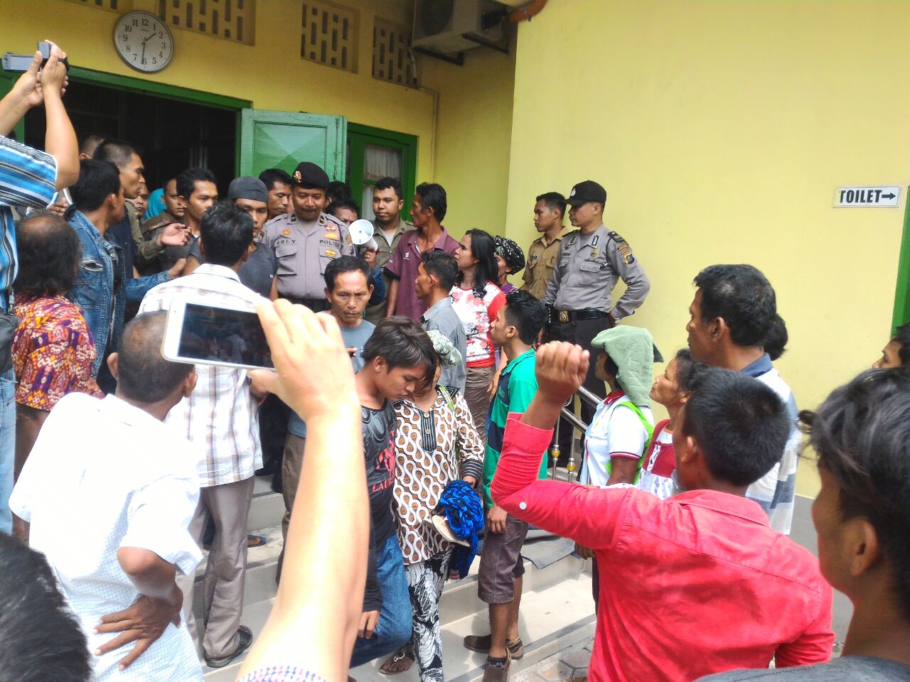 Unjuk Rasa Warga Sei Belutu Sergai Ricuh