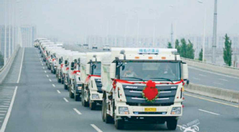 Nikah Diiringi 36 Truk