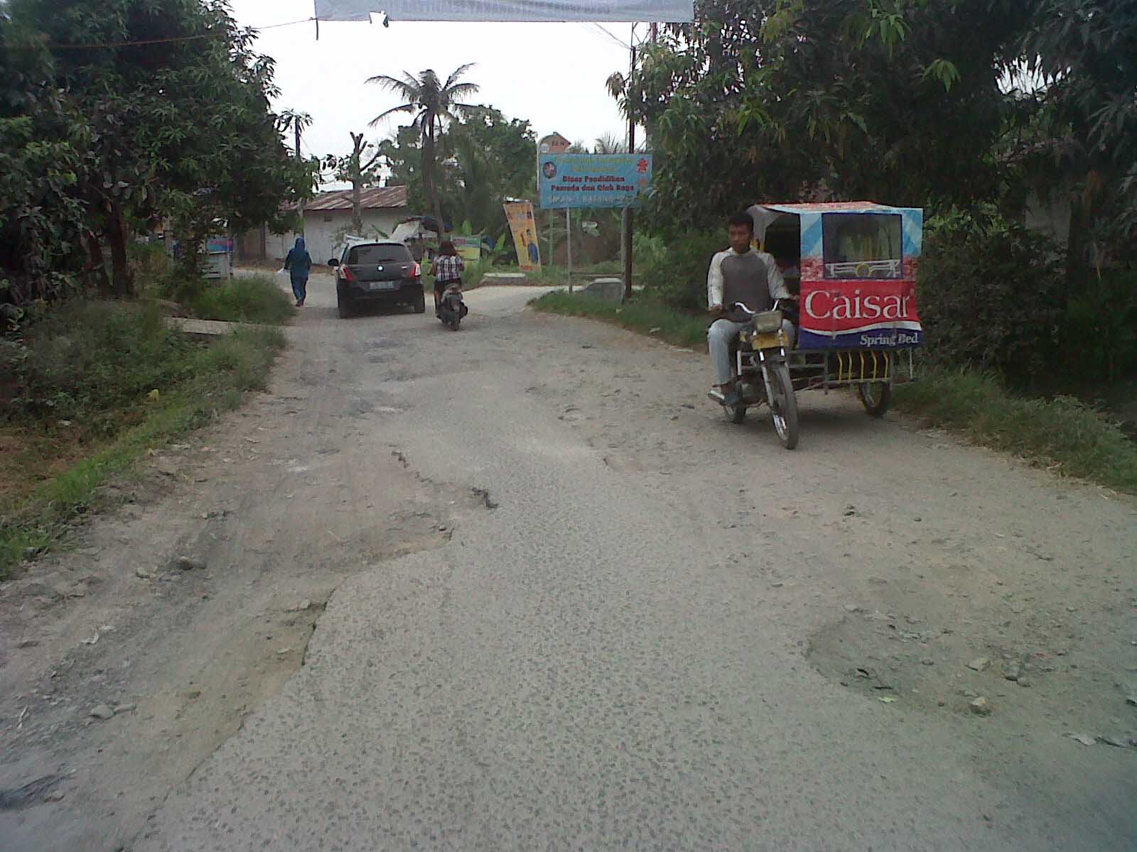 Jalan Pancasila di Biarkan Rusak * Warga Ancam Demo Bupati