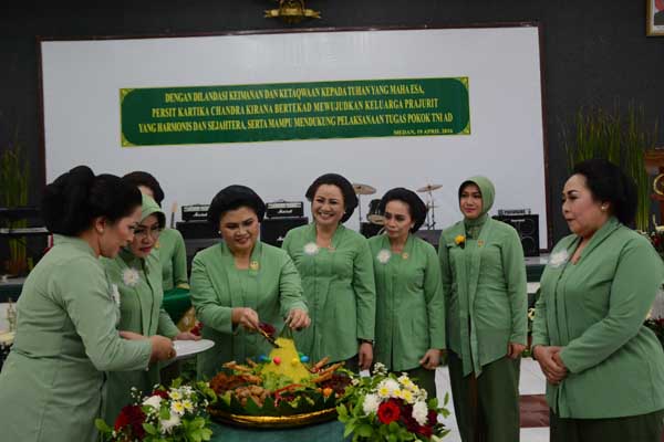 HUT Ke 70 Persit Kartika Chandra Kirana PD I/BB â€œPupuk Semangat Kebersamaanâ€