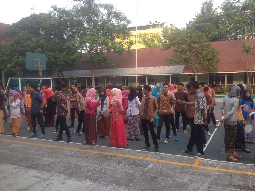 Wanita Pekerja Wajib Pakai Kebaya Hari kartini