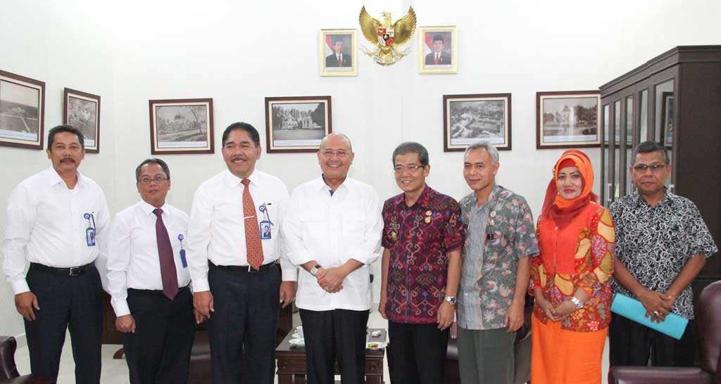 Taspen Serahkan THT Wali Kota Medan