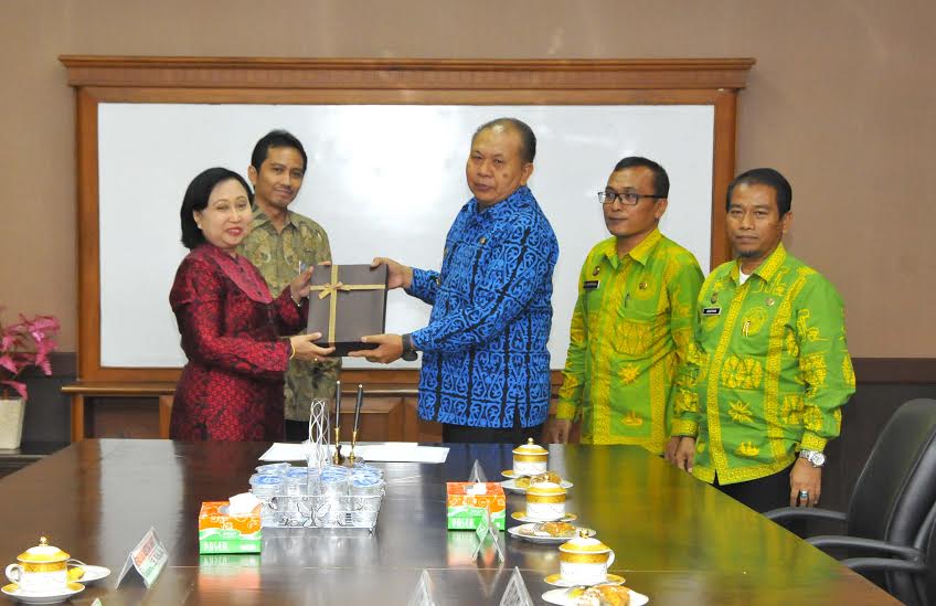 Bupati Sergai Serahkan Laporan Keuangan TA 2015 ke BPK RI