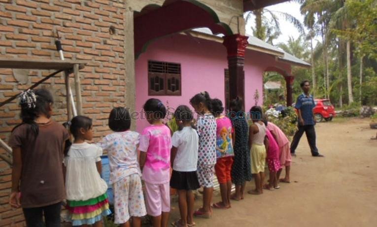 Diimingi Uang Jajan dan Permen Guru Cabuli Puluhan Murid SD