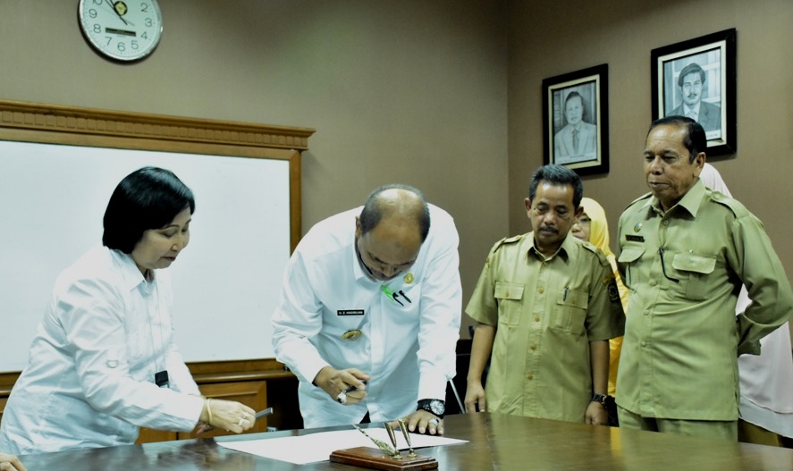 Wali Kota Serahkan LKPD T.Tinggi 2015 kepada BPK RI Sumut