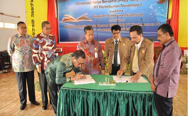 Managemen PTPNI dan SPBUN Teken PKB 2016 - 2017