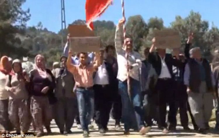 Puluhan Pria Jomblo Uzmula Demo Ke Pemerintah