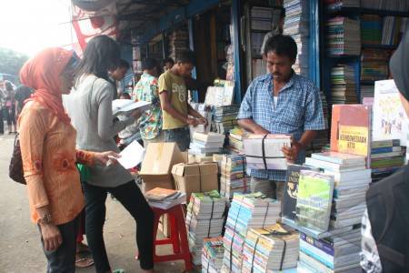 64 Unit Kios  Untuk Pedagang Buku Bekas