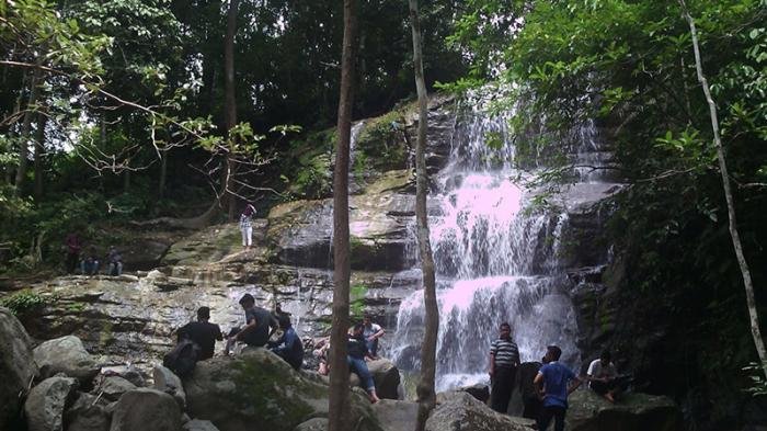 Keindahan Air Terjun Bertingkat di Lembah Seulawah