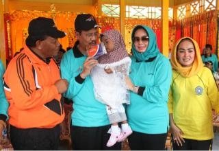 Pospedasu ke VI  Terharu Gubsu Serahkan Biaya Pendidikan Hafiz 3 Juz Quran