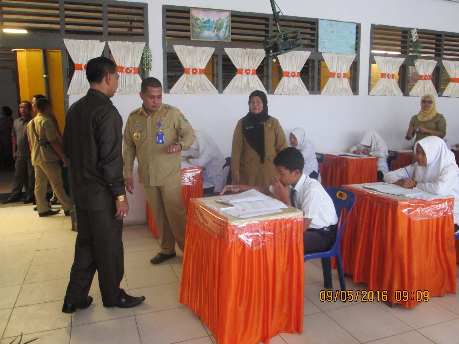 Wali Kota Padangsidimpuan Tinjau UN