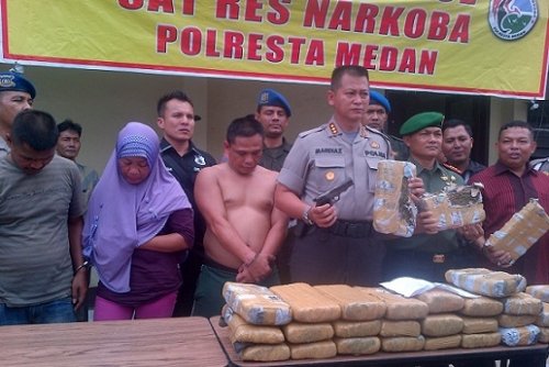 Kawal Ganja 30 Kg Asal Aceh  Oknum TNI Nangis Ditangkap Polisi