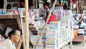 Ratusan Pedagang Buku Bekas Tolak Pindah Dari Penggadaian