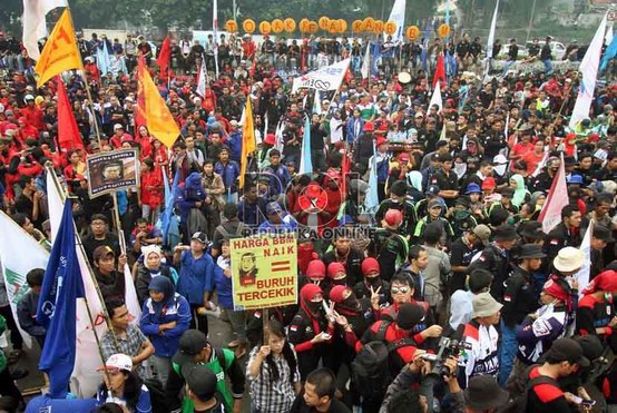 Pedagang Pasar Veteran Blokade Kantor Pemko Medan
