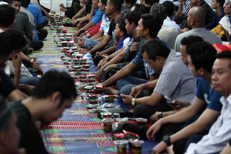 Aroma Bakery Bersama BKM Mesjid Agung Medan Buka Puasa Bersama
