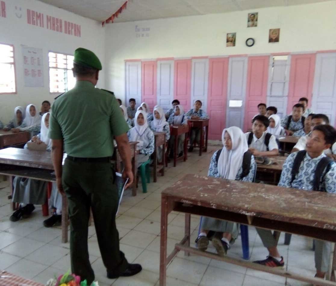 BABINSA BEKALI WASBANG SISWA SMAN 1 AEK KOTA BATU