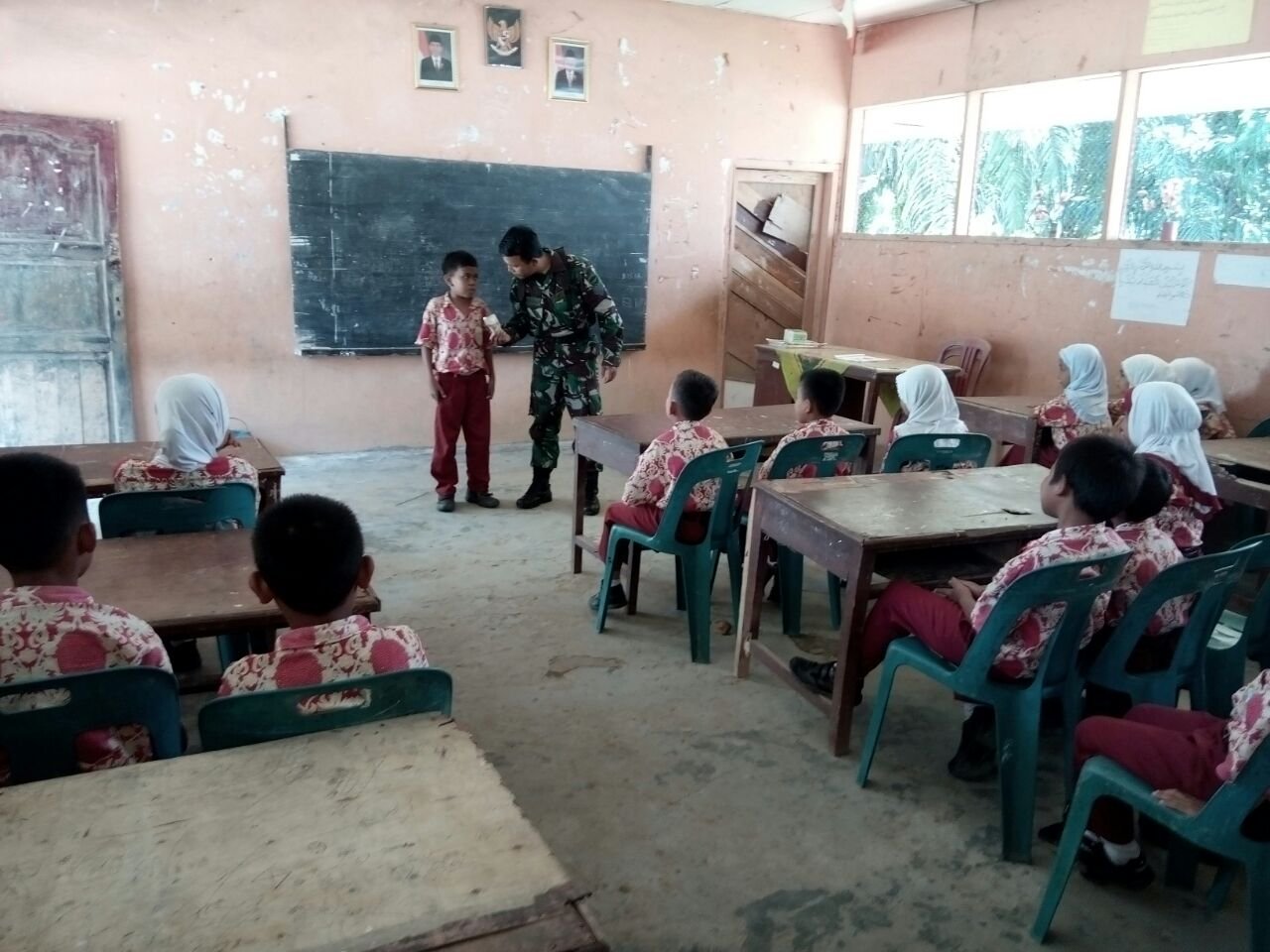 BABINSA TANAMKAN NILAI-NILAI PANCASILA SEJAK MULAI DINI