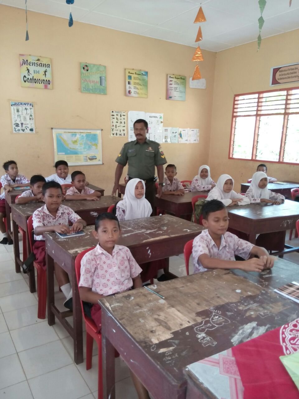 BABINSA PANEN PADI LANJUTAN BERSAMA PETANI