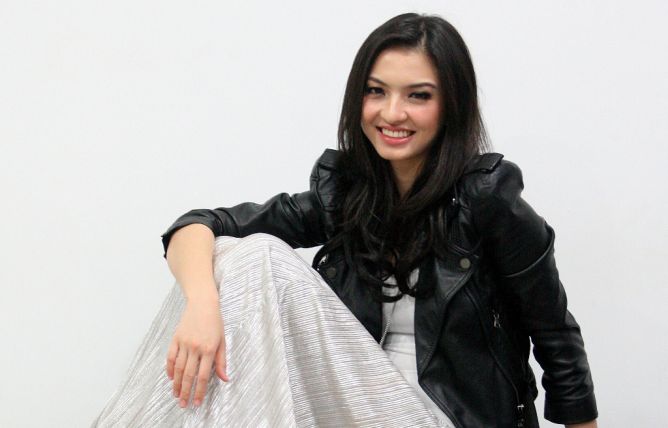 Raline Shah  Lengannya Digigit  Beruang Madu