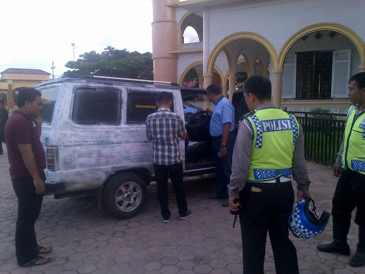 Bertuliskan Provokasi Kijang BK 509 LR Ditahan