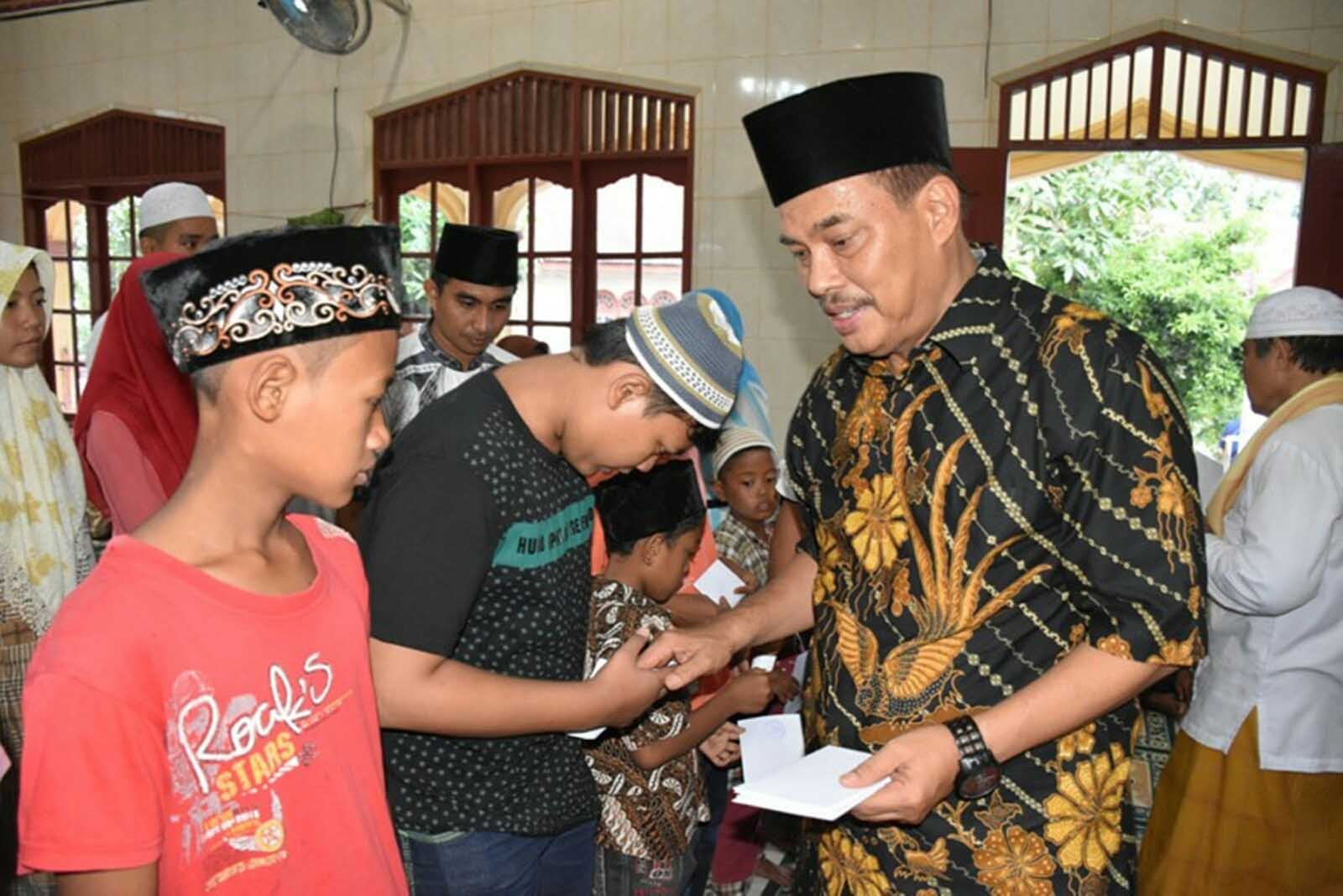 WaliKota dan Jamaah Masjid Al-Falah Buka Puasa