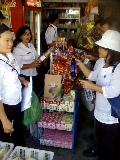 Disperindag Tobasa Razia Makanan Kadaluarsa