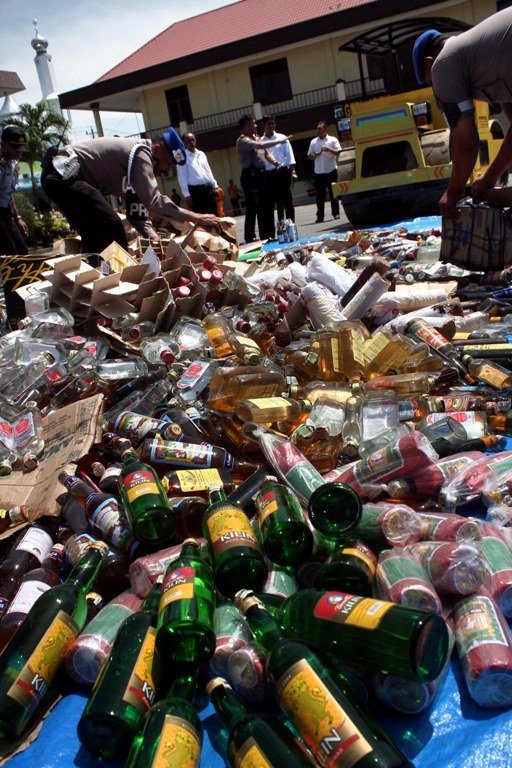 Hasil Oprasi Pekat Toba 2016, Polresta Medan Musnahkan  3800 Botol Miras