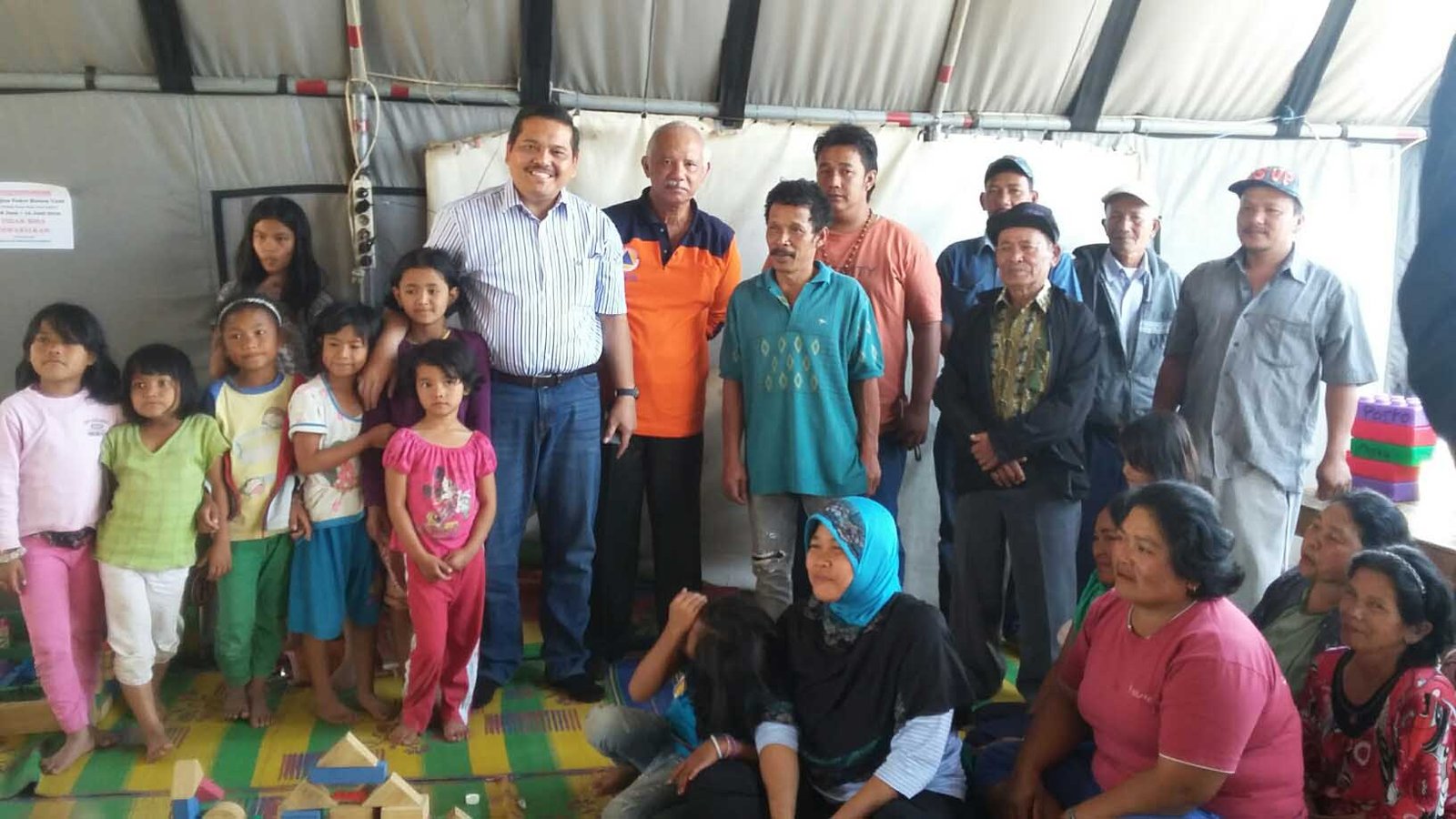 Ketua Komite II DPD RI Bantu Pengungsi Sinabung Rp 250 Juta