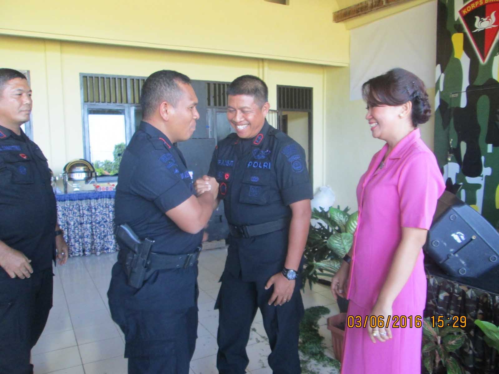 PISAH SAMBUT KADEN C Sat Brimob