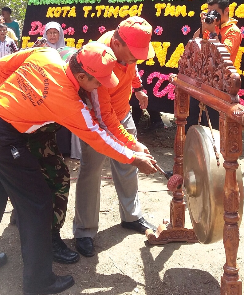 Pencanangan BBGRM Ke XIII Dan HKG PKK Ke-44,  Wali Kota Beri Aparesiasi Warga Wakafkan Tanah Untuk Jalan