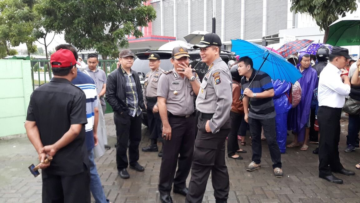 Demi Ratusan Siswa Chong Wen Bersekolah //Kapoldasu dan Kapolresta Medan Rela Tidak Mengantar Anak Masuk Pertama Sekolah
