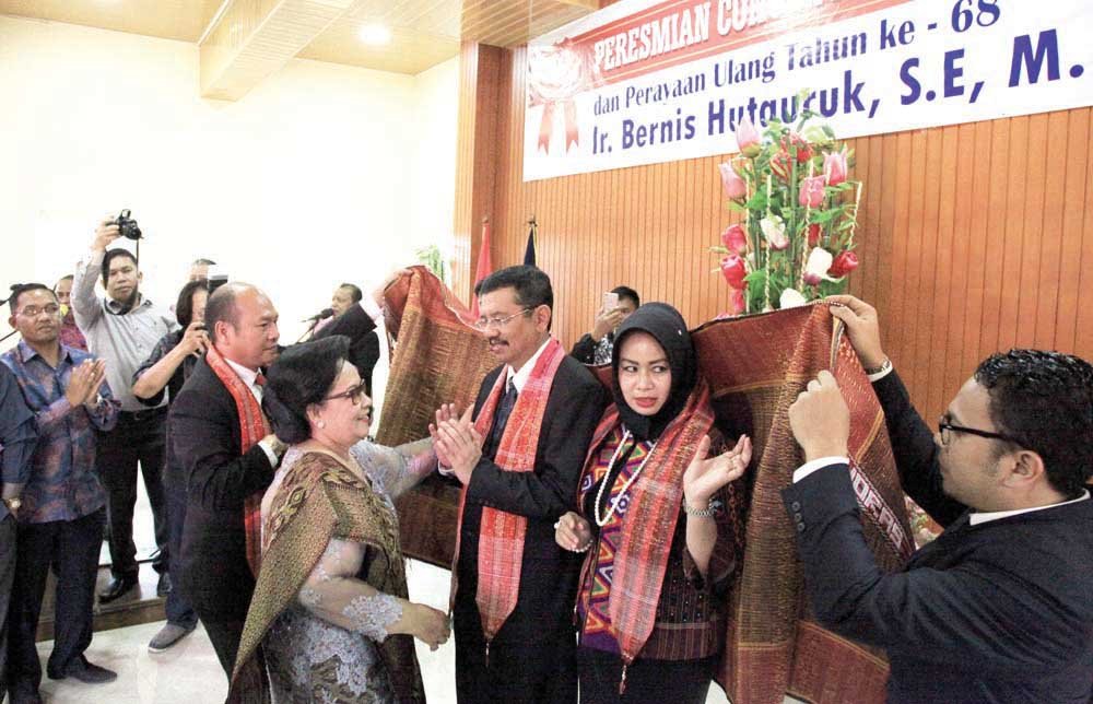 Erry: Warga Dukung Pengembangan Danau Toba  Resmikan Convention Hall Hotel Hineni Taput