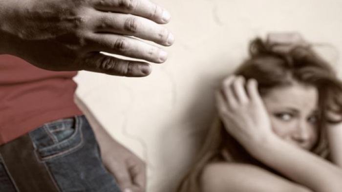 Wanita Muda Ngaku Dipaksa Oral Seks di Kantor Polisi