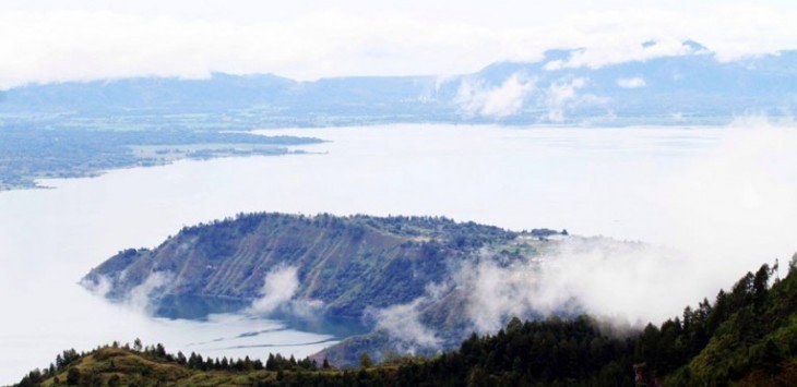 Gubsu Desak 7 Bupati Kawasan Danau Toba Padamkan Api
