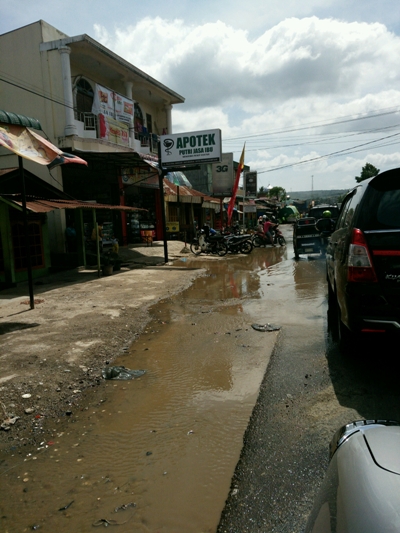 Pompa Air PDAM Tirta Ayumi Ditabrak Truk