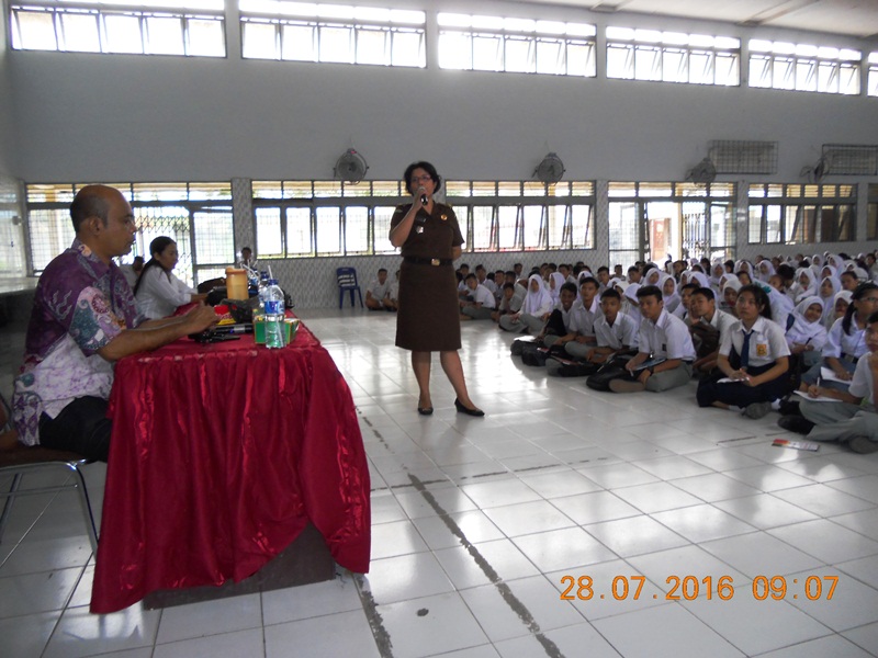 Diikuti 700-an Siswa Kejatisu Penyuluhan Hukum Bahaya Narkoba di SMKN 7 Medan