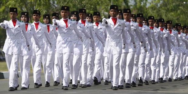 Erry Kukuhkan Paskibra Provsu 2016