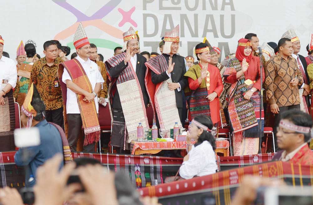 Rekor MURI Ulos Terpanjang 500 Meter