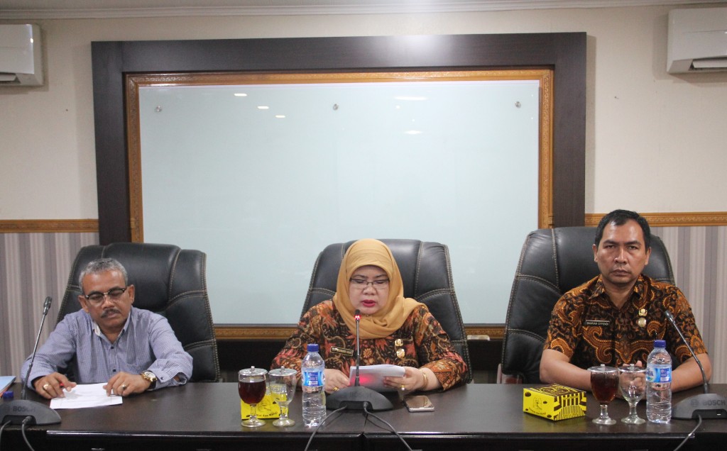 SEMINAR PROPOSAL RISET IMPLEMENTASI JKN DAN MUTU PELAYANAN KESEHATAN DI PUSKESMAS KOTA MEDAN