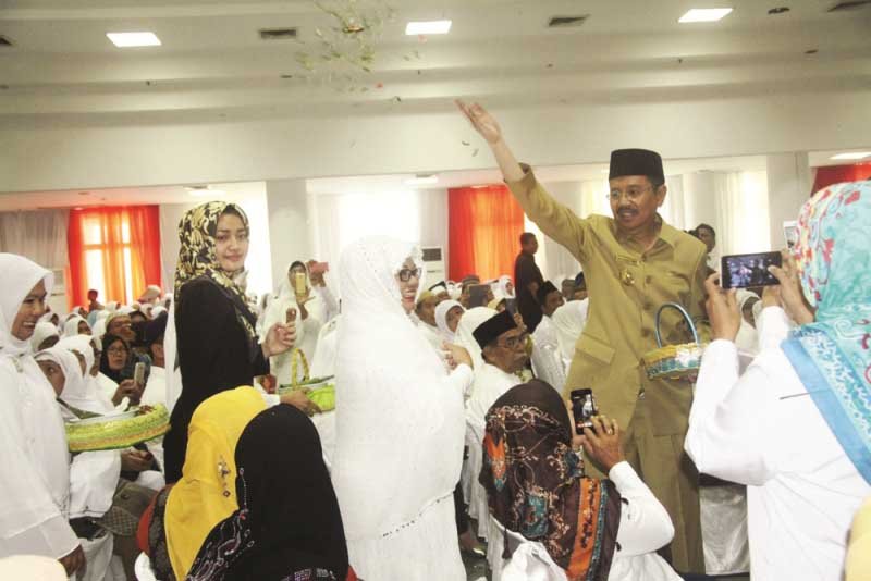 Halal bi Balal 1437 Hijriyah dan Tepung Tawar Jamaah Calon Haji | Erry Harapkan Calon Haji/Hajjah Doakan Sumut Semakin Baik