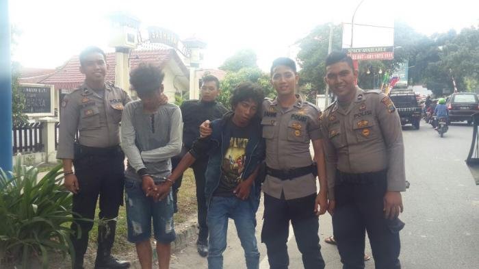 Gagal Rampas Kalung  Dua Jambret Dihajar Massa